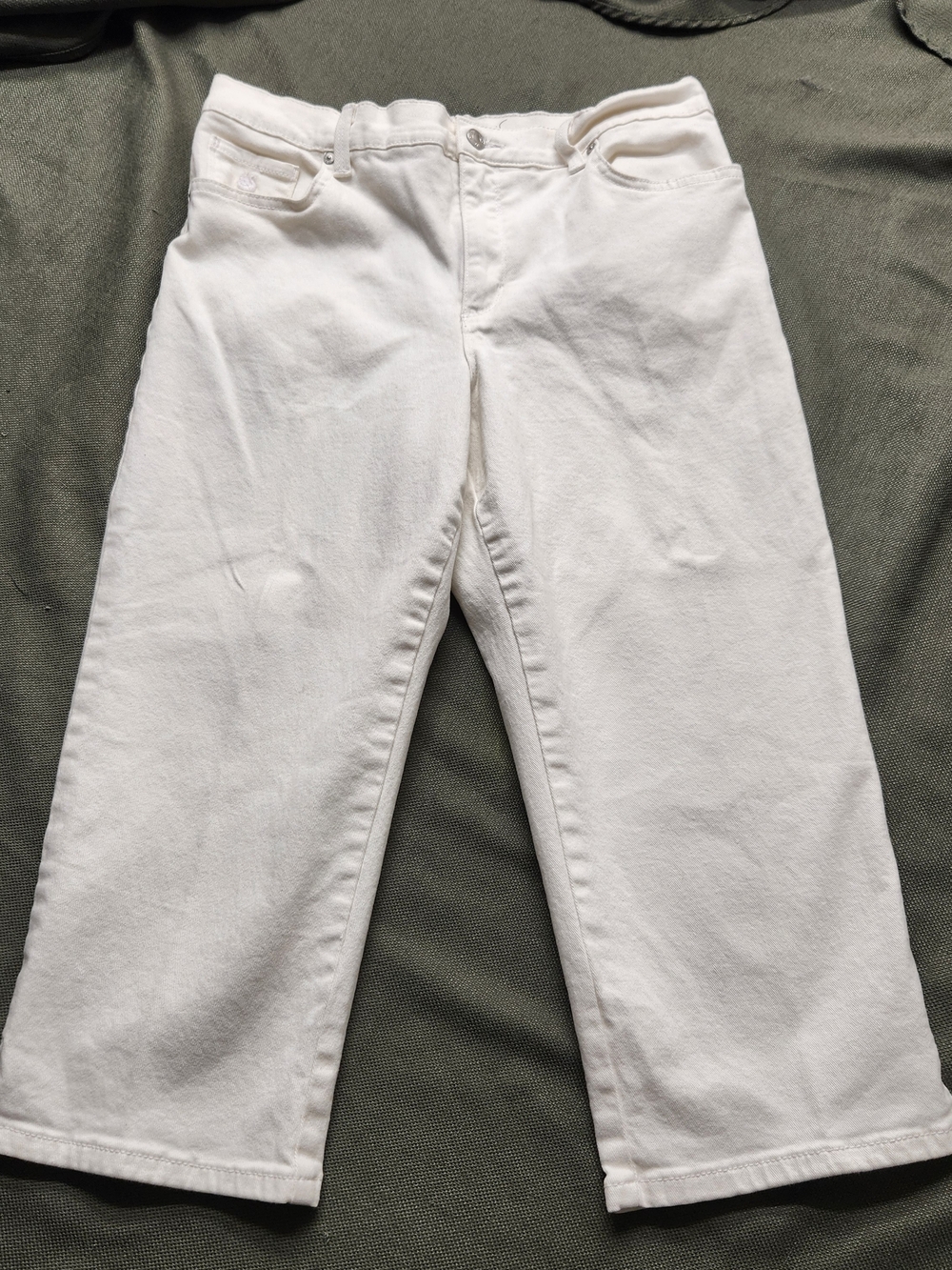 ⭐️Gloria Vanderbilt Amanda Slimming White Denim Capris - Size 10
